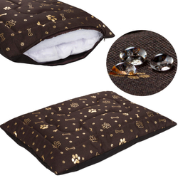 Pelíšek polštář pro psa Welsti hnědý se zlatými kostmi a tlapkami L 100x70
